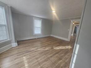 223 Main St, Unit Apt 1 in Salem, NH - Building Photo - Building Photo