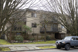 2250 Cambridge St in Vancouver, BC - Building Photo