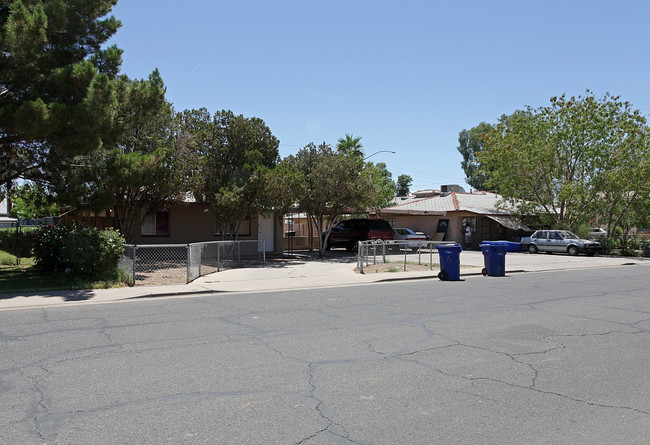 1562 E Broadway Rd in Mesa, AZ - Foto de edificio - Building Photo