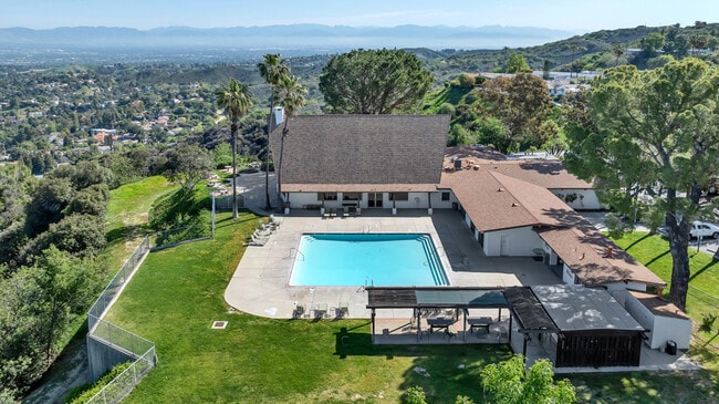 171 Comanche in Topanga, CA - Building Photo - Building Photo
