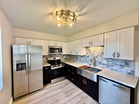 2050 Oleander Blvd in Fort Pierce, FL - Building Photo