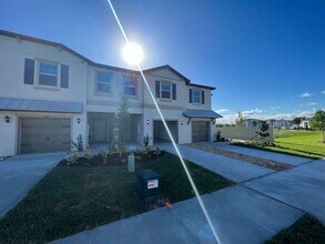 14354 Easy Goer St in Sun City Center, FL - Foto de edificio - Building Photo