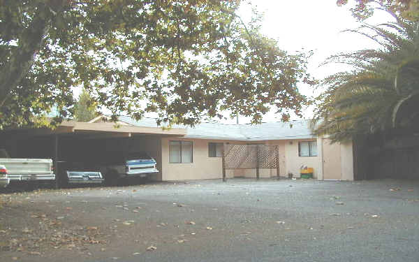 120-126 Pine St in Sonoma, CA - Building Photo