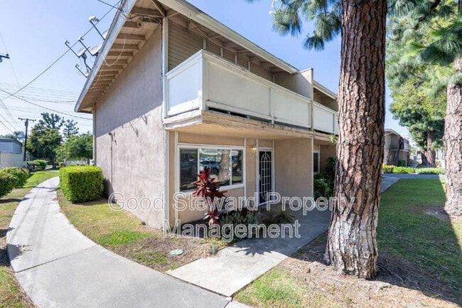 410 N Clark St in Orange, CA - Building Photo - Building Photo