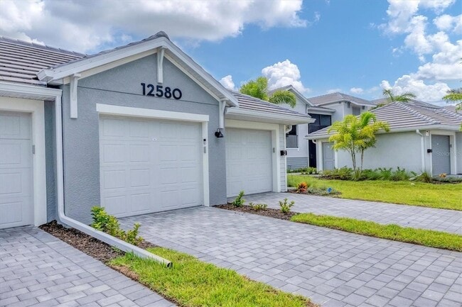 12580 Galapagos Ct, Unit 1052 in North Port, FL - Foto de edificio - Building Photo