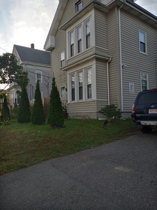 341 Centre St-Unit -3 in Brockton, MA - Building Photo