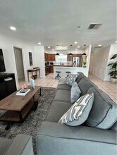 1403 Stonehaven Way in Tarpon Springs, FL - Building Photo - Building Photo