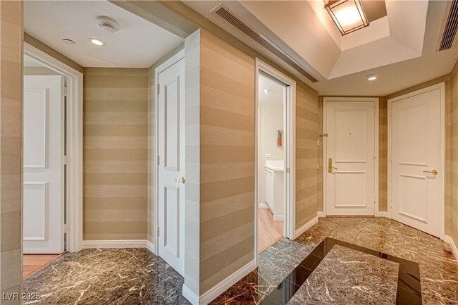 2857 Paradise Rd in Las Vegas, NV - Foto de edificio - Building Photo