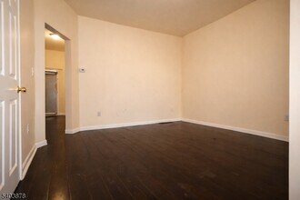 184 S 6th St in Newark, NJ - Foto de edificio - Building Photo