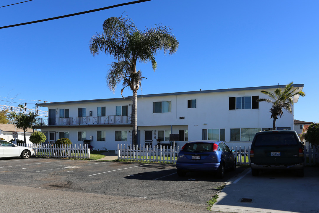 820 S Myers St in Oceanside, CA - Building Photo