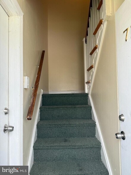 7122 Clinton Rd in Upper Darby, PA - Building Photo - Building Photo