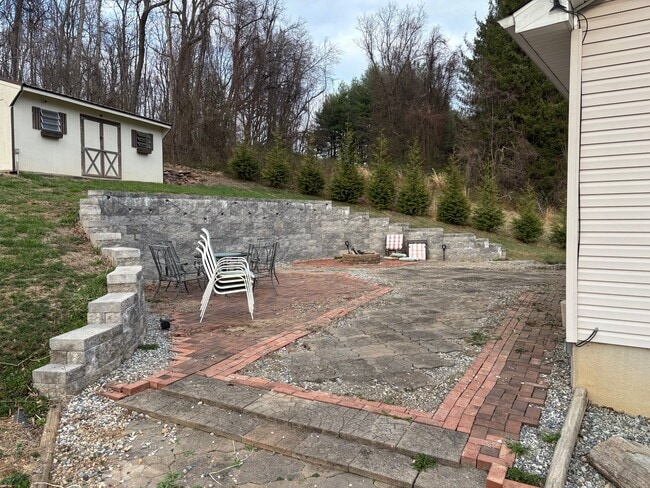 2016 Harkins Rd in Pylesville, MD - Foto de edificio - Building Photo