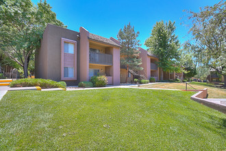 Eagle Point Apartments in Albuquerque, NM - Building Photo - Building Photo
