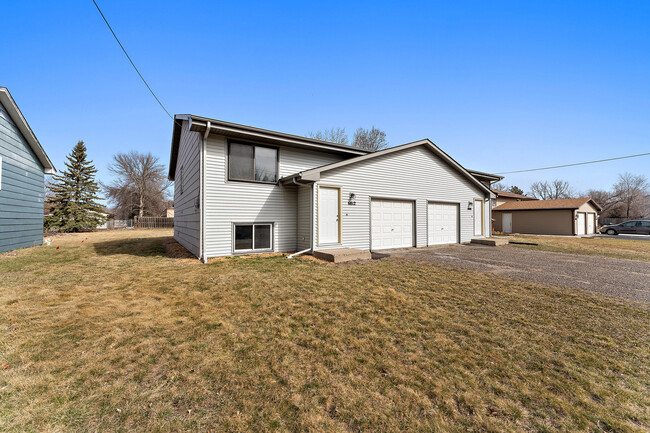 6812 76th Ave N in Brooklyn Park, MN - Building Photo - Building Photo