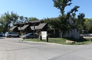 PINEWOOD STUDIOS in Kansas City, MO - Building Photo