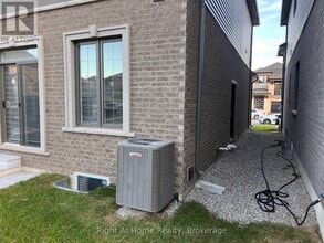87 Hitchman St in Brant, ON - Building Photo - Building Photo