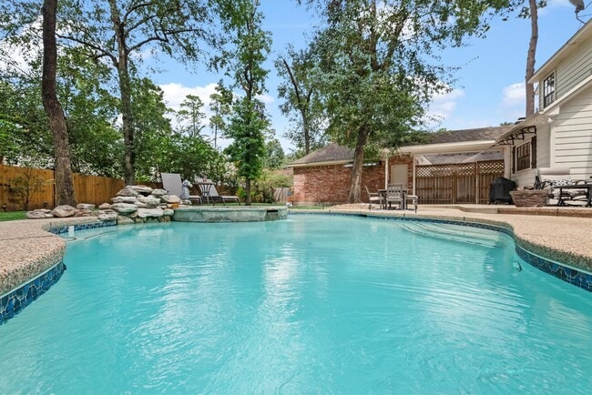 property at 3 Warbler Pl