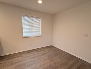 212 Las Flores Ave in Modesto, CA - Building Photo - Building Photo