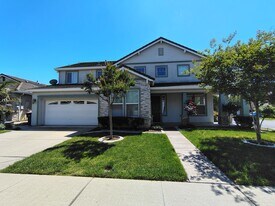 13606 Brook Way in Waterford, CA - Building Photo