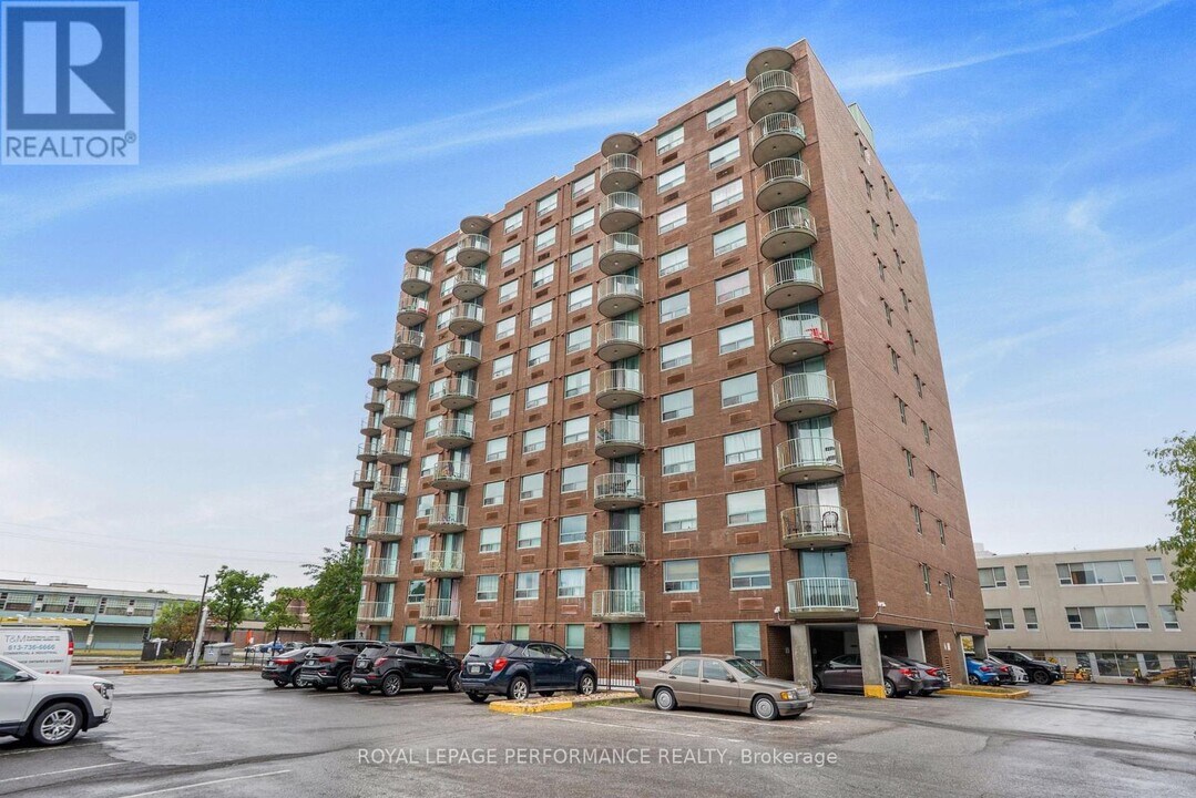 1440-1440 Heron Rd in Ottawa, ON - Building Photo