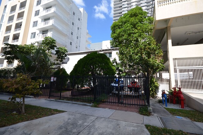 437 NE 30th St in Miami, FL - Building Photo - Building Photo