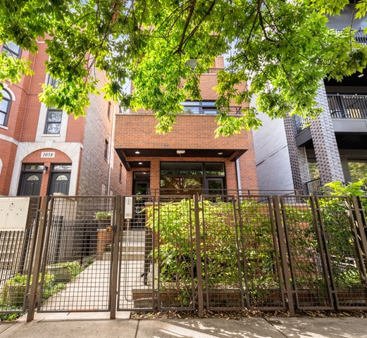 property at 1060 N Paulina St