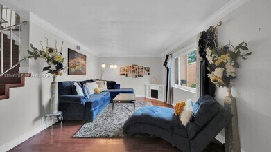 6 Spinning Wheel Ln in Tamarac, FL - Building Photo - Building Photo