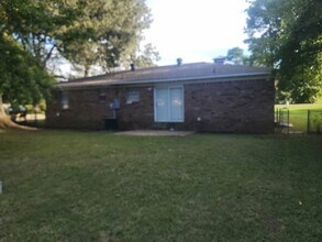 1115 Ray Rd in Jacksonville, AR - Foto de edificio - Building Photo