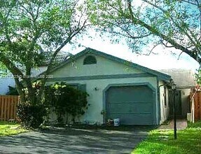10626 SW 148th Ave Dr in Miami, FL - Building Photo - Building Photo