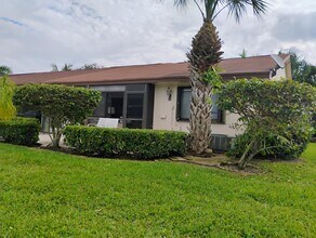 51 Mayfair Ln in Boynton Beach, FL - Foto de edificio - Building Photo