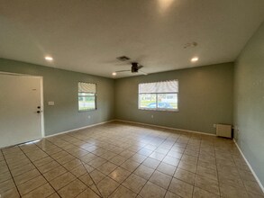 2507 Terry Ln in Sarasota, FL - Building Photo - Building Photo