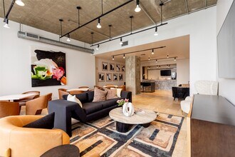 4899 Montrose Blvd in Houston, TX - Building Photo - Building Photo