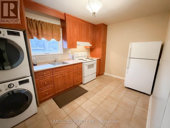 65 Fairfield Ave in Toronto, ON - Building Photo - Building Photo