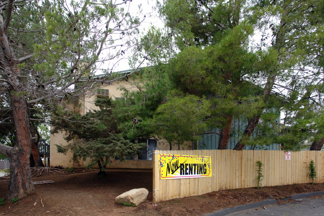 Ranger Arms in Fallbrook, CA - Foto de edificio - Building Photo
