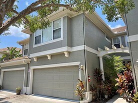 3342 Covered Bridge Dr W in Dunedin, FL - Building Photo