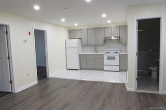 92 Velie Rd in Lagrangeville, NY - Foto de edificio - Building Photo