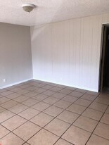 2704 Houston St in West Orange, TX - Building Photo