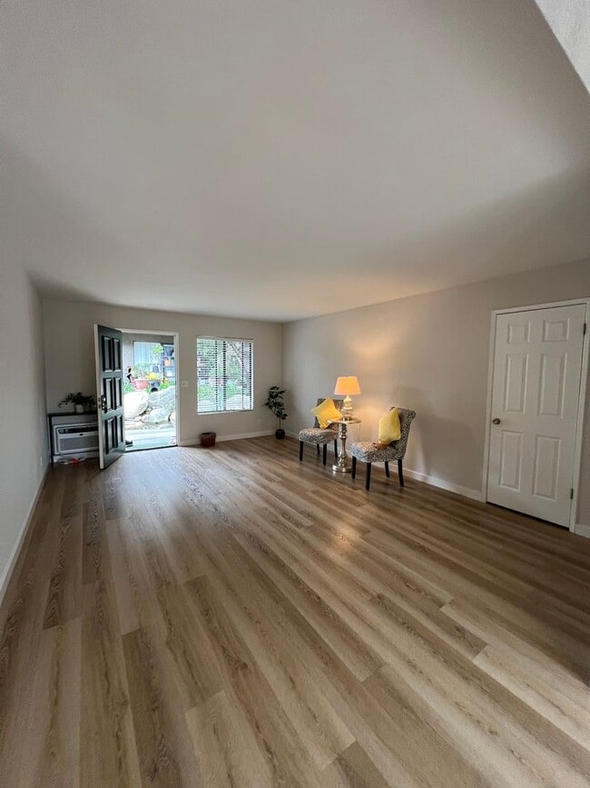 195 Streamwood in Irvine, CA - Building Photo - Building Photo