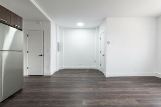 1553 W Hollywood Ave in Chicago, IL - Building Photo - Building Photo