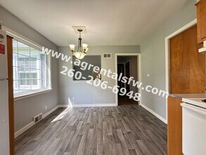 4660 Taylor St in Fort Wayne, IN - Foto de edificio - Building Photo
