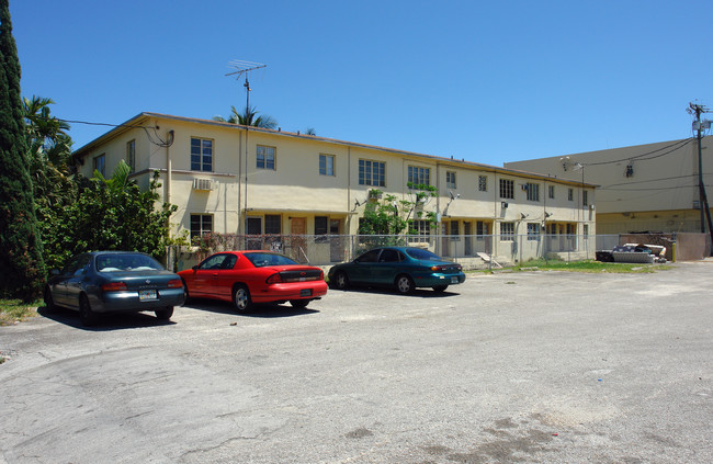 520-530 NE 82nd St in Miami, FL - Foto de edificio - Building Photo