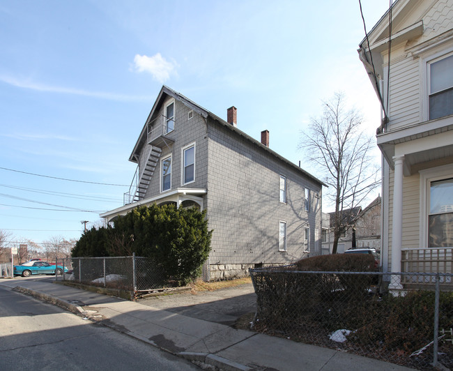 28 Maple St in Waterbury, CT - Building Photo - Building Photo