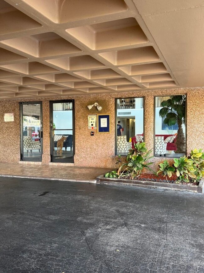 9370 SW 8th St in Boca Raton, FL - Building Photo - Building Photo