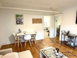 576 Washington St, Unit 7 in Brookline, MA - Foto de edificio - Building Photo