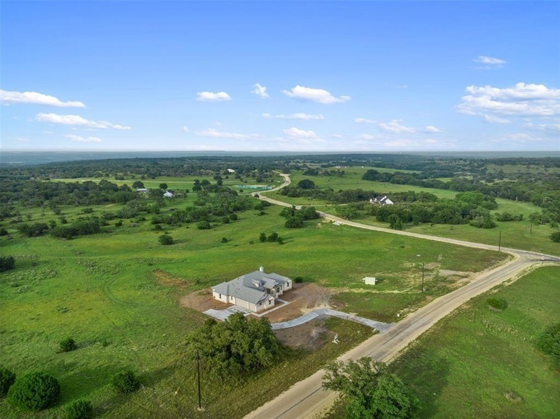 103 Buck Rabbit Rd, Unit South-2618 in Briggs, TX - Building Photo