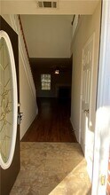 986 Hawthorn Ln in Grayson, GA - Foto de edificio - Building Photo