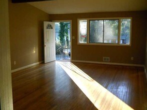 876 Laurelmont Dr SW in Atlanta, GA - Building Photo - Building Photo