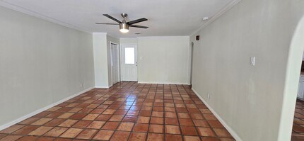 1827 Highland Park Ave, Unit 1 in Mission, TX - Foto de edificio - Building Photo