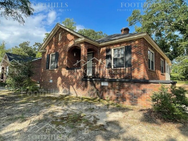 property at 1704 Park Dr