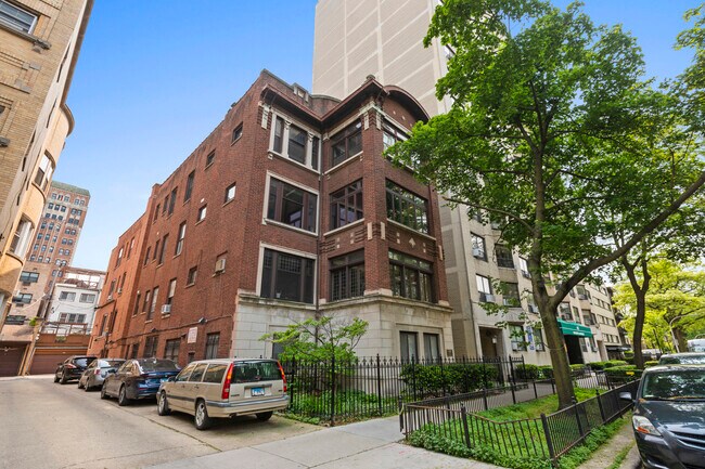 property at 433 W Wellington Ave